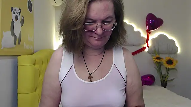 Snapshot of HolyMilfa chatting on February 21, 2025, 7:45 am HolyMilfa online show from February 21, 2025, 7:45 am