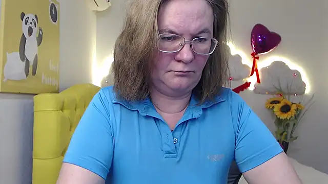 Snapshot of HolyMilfa chatting on March 7, 2025, 4:55 pm HolyMilfa online show from March 7, 2025, 4:55 pm