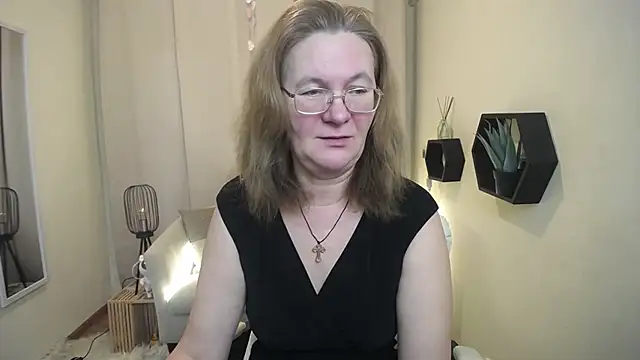 Snapshot of HolyMilfa chatting on February 17, 2026, 1:18 pm HolyMilfa online show from February 17, 2026, 1:18 pm