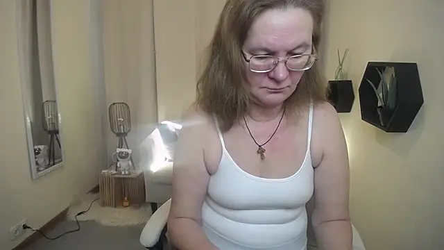 Snapshot of HolyMilfa chatting on March 5, 2026, 7:37 am HolyMilfa online show from March 5, 2026, 7:37 am