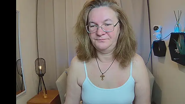 HolyMilfa online show from May 5, 2026, 6:43 am