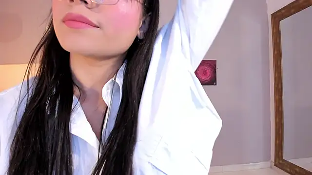 Snapshot of Maia_W10 chatting on May 26, 2026, 12:23 pm Maia W10 online show from May 26, 2026, 12:23 pm