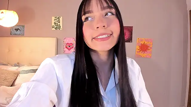 Snapshot of Maia_W10 chatting on June 19, 2026, 12:20 pm Maia W10 online show from June 19, 2026, 12:20 pm