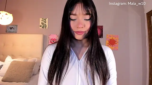 Snapshot of Maia_W10 chatting on June 27, 2026, 12:22 pm Maia W10 online show from June 27, 2026, 12:22 pm