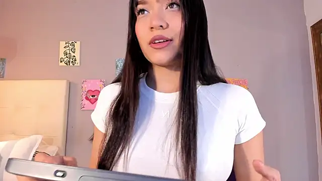 Snapshot of Maia_W10 chatting on June 28, 2026, 3:29 pm Maia W10 online show from June 28, 2026, 3:29 pm
