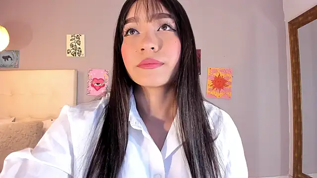 Snapshot of Maia_W10 chatting on July 6, 2026, 12:24 pm Maia W10 online show from July 6, 2026, 12:24 pm