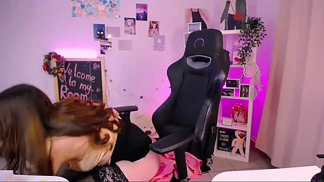 Snapshot of MelissaLovvv chatting on February 8, 2025, 6:54 am MelissaLovvv online show from February 8, 2025, 6:54 am