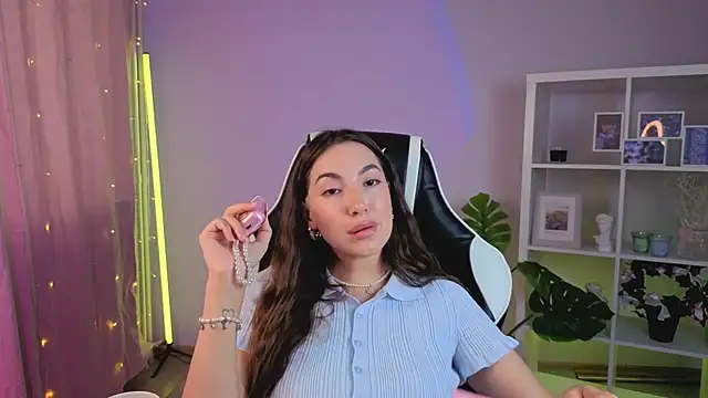 Snapshot of MelissaLovvv chatting on July 7, 2026, 6:47 am MelissaLovvv online show from July 7, 2026, 6:47 am
