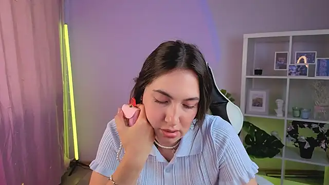 Snapshot of MelissaLovvv chatting on July 7, 2026, 7:23 am MelissaLovvv online show from July 7, 2026, 7:23 am