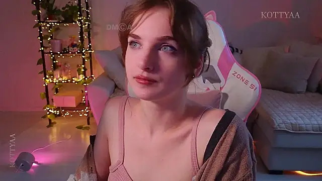 Snapshot of -Kottyaa- chatting on October 5, 2025, 12:58 pm -Kottyaa- online show from October 5, 2025, 12:58 pm