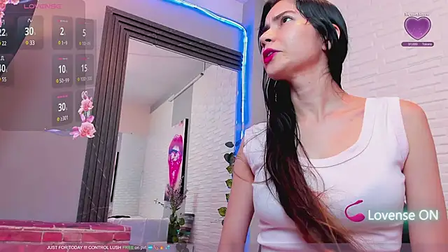 sweetieandjuicyy online show from February 7, 2025, 7:27 pm