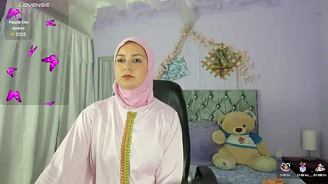 Snapshot of BadraSaadi chatting on October 7, 2025, 7:44 pm BadraSaadi online show from October 7, 2025, 7:44 pm