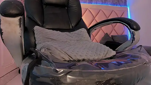 megan 100 online show from March 9, 2025, 1:04 am