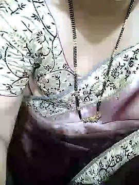 Snapshot of aliseanu chatting on January 22, 2025, 5:37 am aliseanu online show from January 22, 2025, 5:37 am