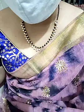 Snapshot of aliseanu chatting on October 4, 2025, 5:38 am aliseanu online show from October 4, 2025, 5:38 am