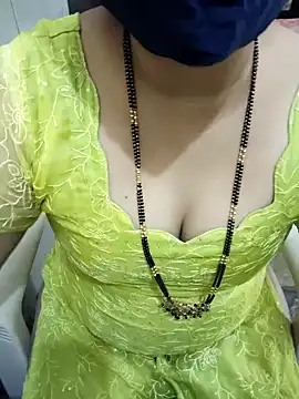 Snapshot of aliseanu chatting on December 2, 2025, 5:35 am aliseanu online show from December 2, 2025, 5:35 am