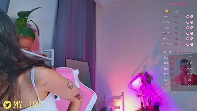 MyLou  online show from November 14, 2025, 3:11 pm