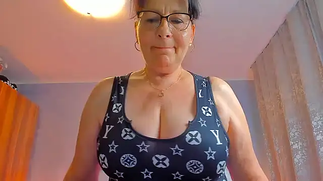 sweetangell69  online show from June 18, 2026, 3:07 am