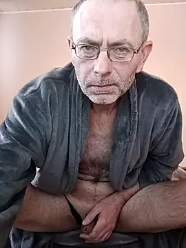 Snapshot of BesterJunge45 chatting on February 18, 2025, 9:10 am BesterJunge45 online show from February 18, 2025, 9:10 am