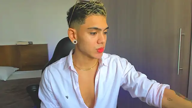 Snapshot of Stevenn_77 chatting on December 17, 2024, 4:43 pm Stevenn 77 online show from December 17, 2024, 4:43 pm