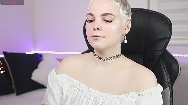 Snapshot of LikaBerry1 chatting on February 2, 2025, 7:14 pm LikaBerry1 online show from February 2, 2025, 7:14 pm