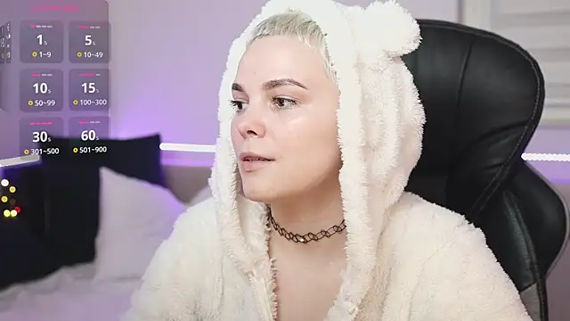 Snapshot of LikaBerry1 chatting on February 3, 2025, 7:10 pm LikaBerry1 online show from February 3, 2025, 7:10 pm