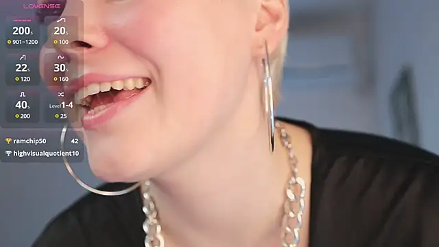 Snapshot of LikaBerry1 chatting on February 5, 2025, 10:12 pm LikaBerry1 online show from February 5, 2025, 10:12 pm