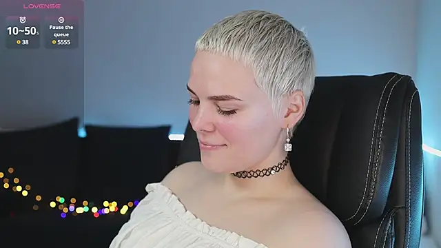 Snapshot of LikaBerry1 chatting on February 6, 2025, 12:16 pm LikaBerry1 online show from February 6, 2025, 12:16 pm