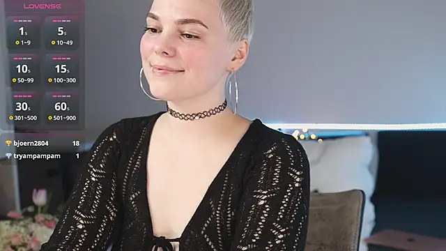 Snapshot of LikaBerry1 chatting on February 10, 2025, 8:10 pm LikaBerry1 online show from February 10, 2025, 8:10 pm