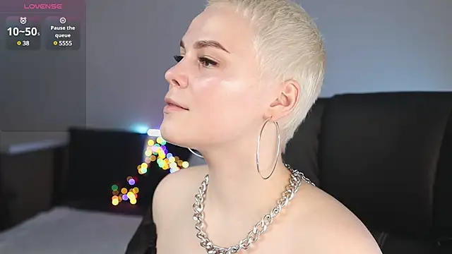 Snapshot of LikaBerry1 chatting on February 12, 2025, 8:29 pm LikaBerry1 online show from February 12, 2025, 8:29 pm