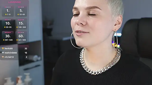 Snapshot of LikaBerry1 chatting on February 18, 2025, 7:19 pm LikaBerry1 online show from February 18, 2025, 7:19 pm