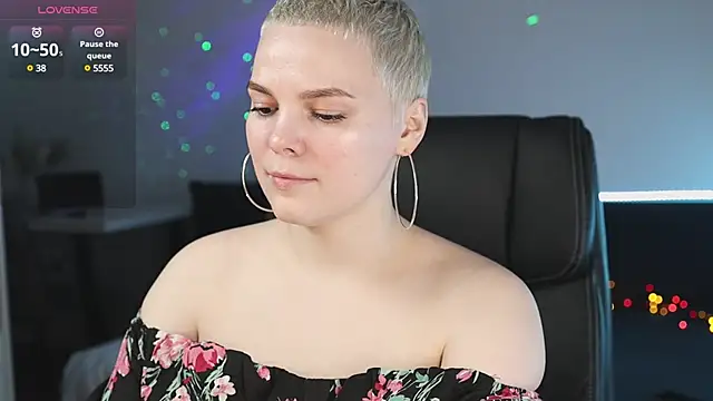 Snapshot of LikaBerry1 chatting on February 25, 2025, 7:58 pm LikaBerry1 online show from February 25, 2025, 7:58 pm