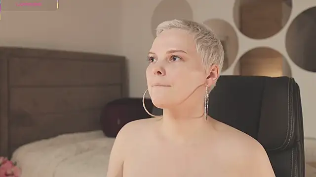 Snapshot of LikaBerry1 chatting on September 10, 2025, 4:29 pm LikaBerry1 online show from September 10, 2025, 4:29 pm