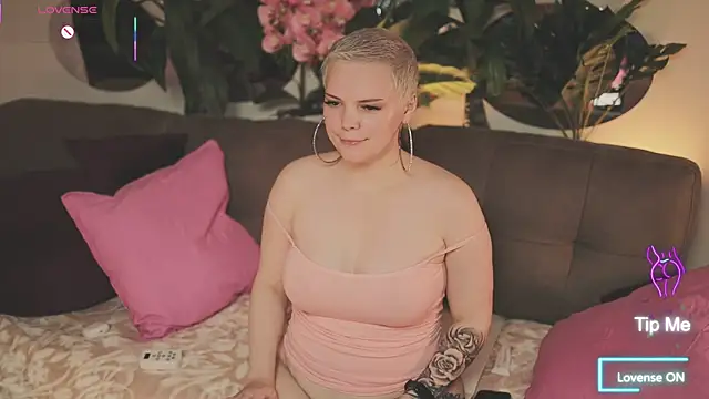 Snapshot of LikaBerry1 chatting on October 17, 2025, 2:59 am LikaBerry1 online show from October 17, 2025, 2:59 am