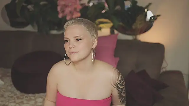 Snapshot of LikaBerry1 chatting on October 20, 2025, 2:34 am LikaBerry1 online show from October 20, 2025, 2:34 am