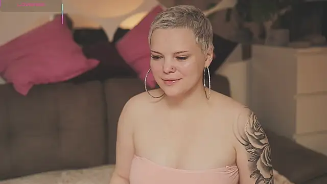 Snapshot of LikaBerry1 chatting on November 13, 2025, 5:06 am LikaBerry1 online show from November 13, 2025, 5:06 am