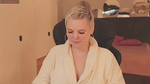 Snapshot of LikaBerry1 chatting on November 25, 2025, 11:43 am LikaBerry1 online show from November 25, 2025, 11:43 am