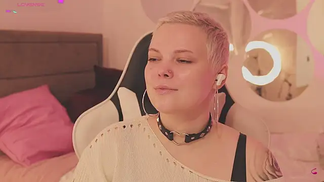 Snapshot of LikaBerry1 chatting on January 18, 2026, 1:04 pm LikaBerry1 online show from January 18, 2026, 1:04 pm