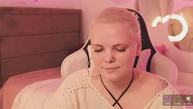 Snapshot of LikaBerry1 chatting on February 24, 2026, 2:26 pm LikaBerry1 online show from February 24, 2026, 2:26 pm