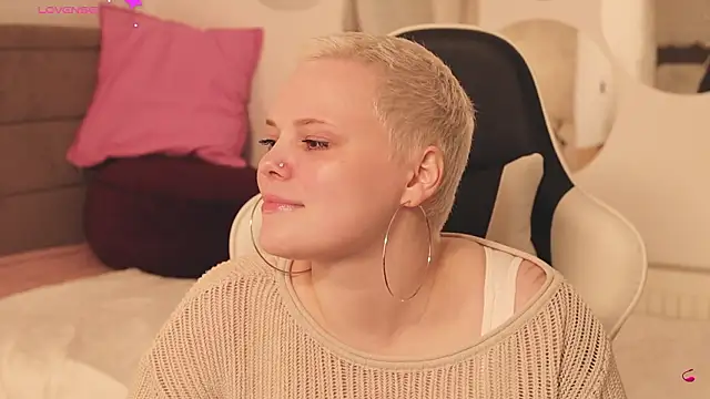 Snapshot of LikaBerry1 chatting on March 1, 2026, 1:35 pm LikaBerry1 online show from March 1, 2026, 1:35 pm