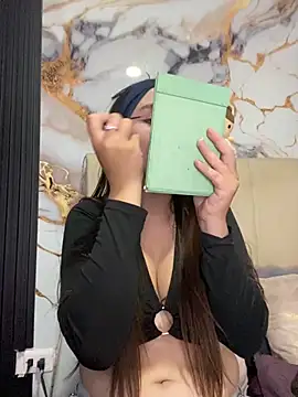 angel natural online show from November 10, 2025, 7:57 pm