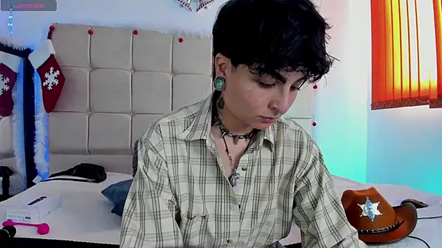 ZuryRamirez  online show from December 13, 2024, 7:32 pm