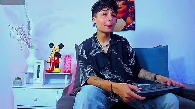 ZuryRamirez  online show from January 18, 2025, 6:10 pm