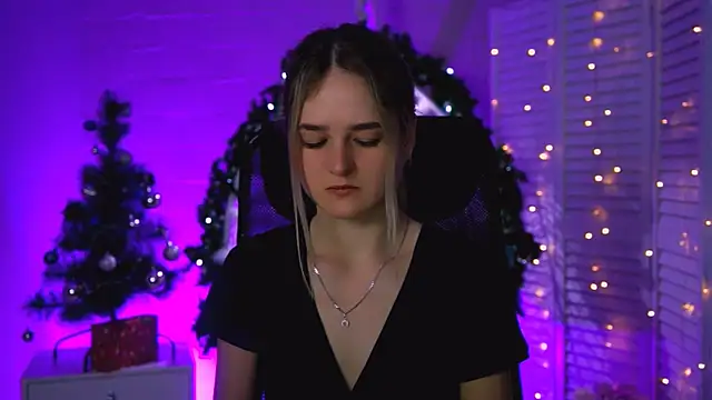 Snapshot of DeboraLarson chatting on December 23, 2025, 3:15 am DeboraLarson online show from December 23, 2025, 3:15 am