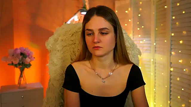 Snapshot of DeboraLarson chatting on February 13, 2026, 3:35 am DeboraLarson online show from February 13, 2026, 3:35 am