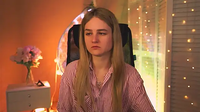 Snapshot of DeboraLarson chatting on March 5, 2026, 3:24 am DeboraLarson online show from March 5, 2026, 3:24 am