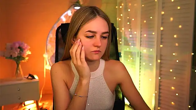 Snapshot of DeboraLarson chatting on March 9, 2026, 4:05 am DeboraLarson online show from March 9, 2026, 4:05 am