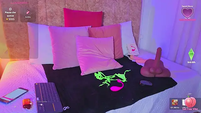 ashley  foxx  online show from June 3, 2026, 2:33 pm