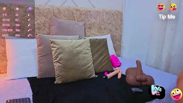 ashley  foxx  online show from June 9, 2026, 2:39 pm