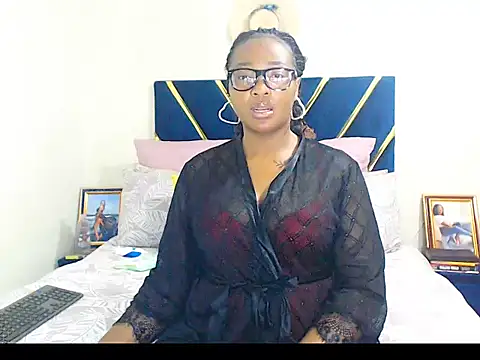 Snapshot of veronica1xxx chatting on November 25, 2025, 12:32 am veronica1xxx online show from November 25, 2025, 12:32 am